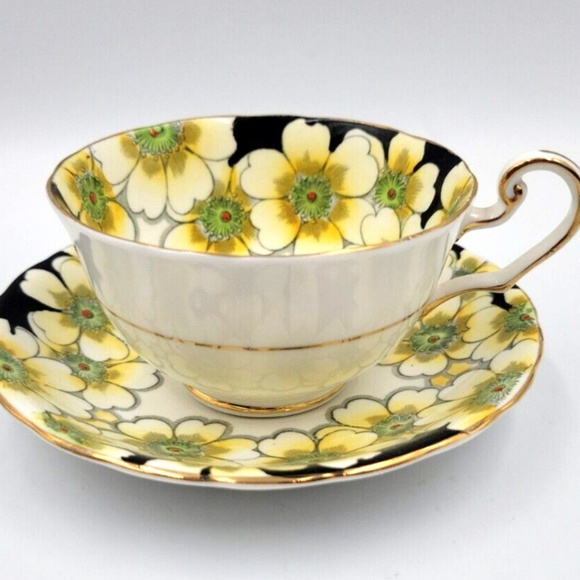 Vintage Victoria C&E “Annette”Teacups and Saucers (4) with Cookie Plate (1) - Picture 1 of 9